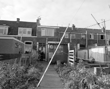 880211 Gezicht op de achterruimte van de woning Krijtstraat 27 te Utrecht.